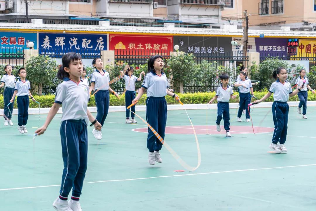 廣州市海珠區(qū)怡樂路小學(xué)會(huì)場(chǎng)體育課.jpg